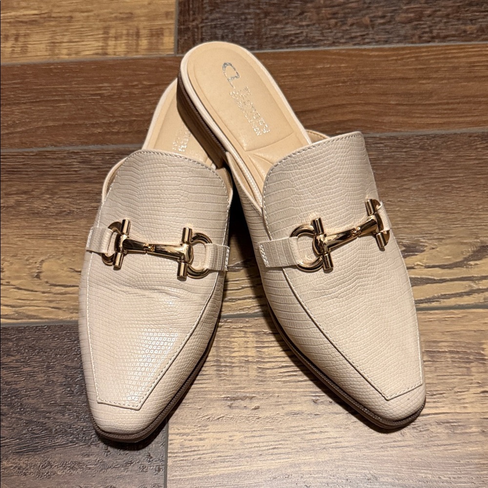 Elegant Cream Mules with Gold Accent